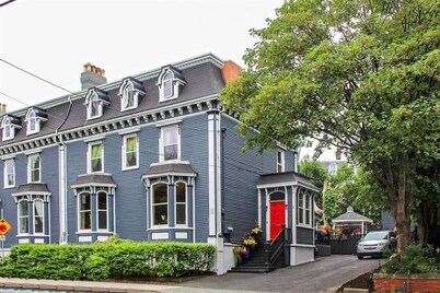 Jelly Bean Manor Apartment