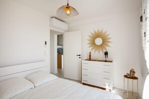 1 slaapkamer, een strijkplank/strijkijzer, wifi, beddengoed