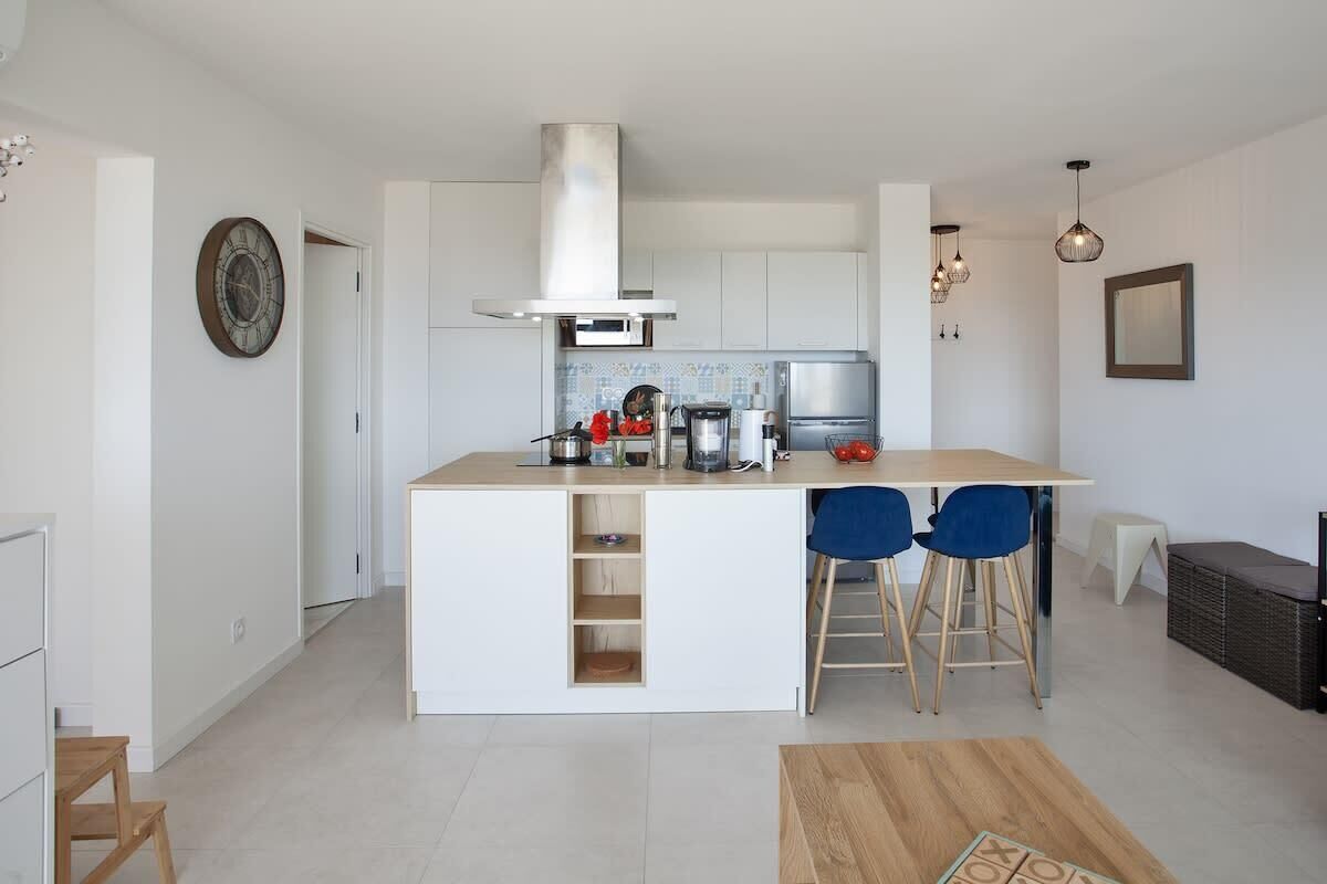 冰箱、微波炉、烤箱、炉灶