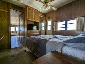 1 bedroom, desk, free WiFi, bed sheets - The Wonderful Whimsical Desert Home - Enjoy the Beautiful Arizona Weather (Yuma)