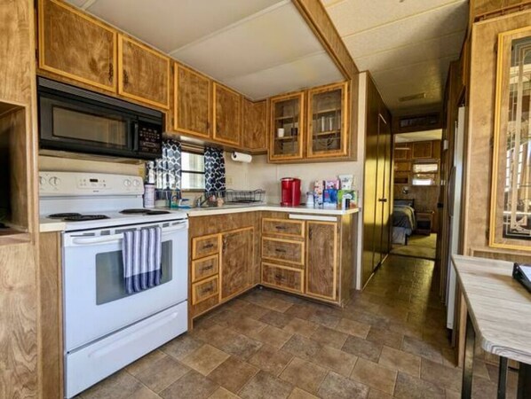 Fridge, microwave, oven, stovetop - The Wonderful Whimsical Desert Home - Enjoy the Beautiful Arizona Weather (Yuma)
