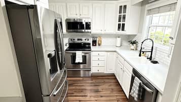 雪櫃、微波爐、焗爐、爐具