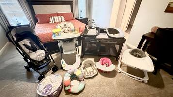 3 bedrooms, desk, iron/ironing board, travel cot