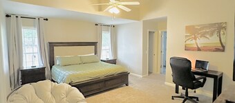 Sand In My Boots, Minutes to Parris Island & Beaufort and the beach!