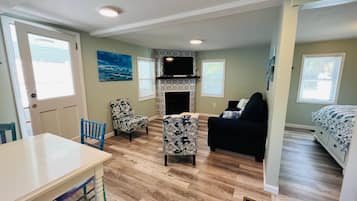 Televisión y chimenea