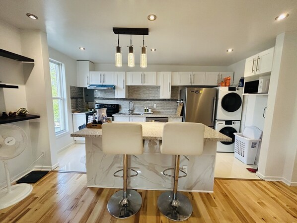 Mikrowelle, Ofen, Herdplatte, Geschirrspüler