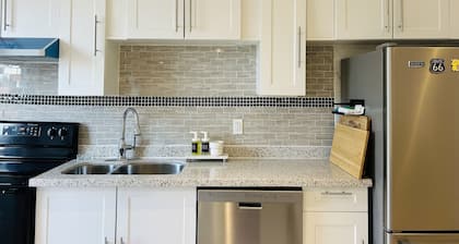 Great Natural Light apartment in Historic Building