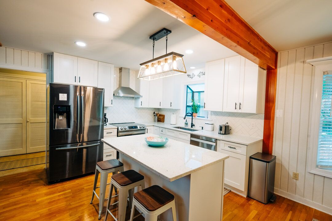 Geladeira, micro-ondas, fogão, cooktop