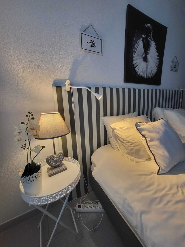 1 chambre, fer et planche à repasser, accès au Wi-Fi (inclus)