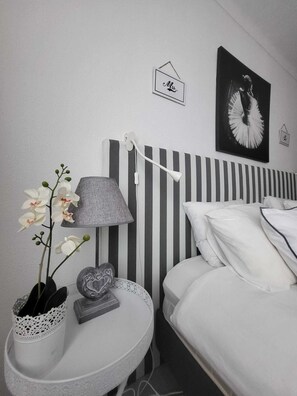 1 chambre, fer et planche à repasser, accès au Wi-Fi (inclus)