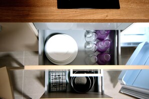 Family Condo, Non Smoking, Partial Sea View | Private kitchen | Full-sized fridge, oven, stovetop, cookware/dishes/utensils - Rocciola Home (Salerno)