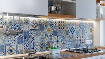 Fridge, microwave, stovetop