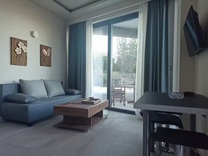Apartamento Confort | Zona de estar | Una Smart TV