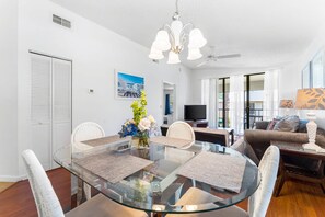 Dining - Cozy Corner. Minutes to Anna Maria Island+ (Bradenton)