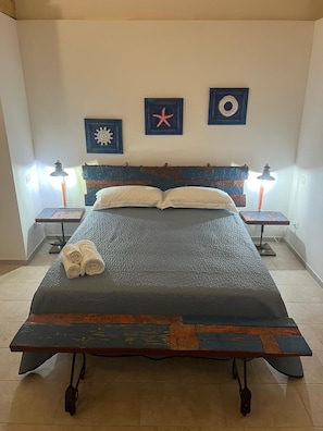 1 bedroom, bed sheets