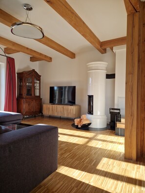 TV, fireplace - "storchenhuus", Wunderschönes Fachwerkhaus , Garten , 200 m vom Bodden (Wiek)