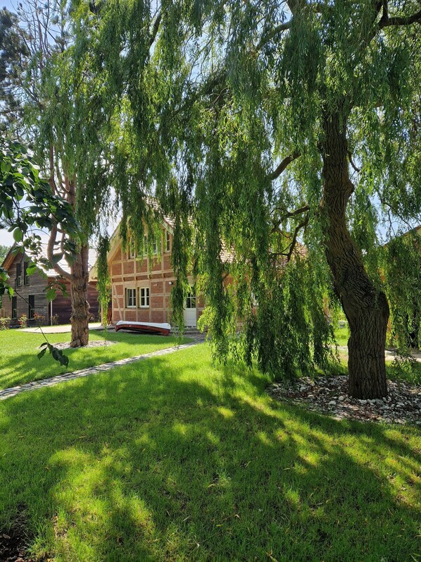 Exterior - "storchenhuus", Wunderschönes Fachwerkhaus , Garten , 200 m vom Bodden (Wiek)