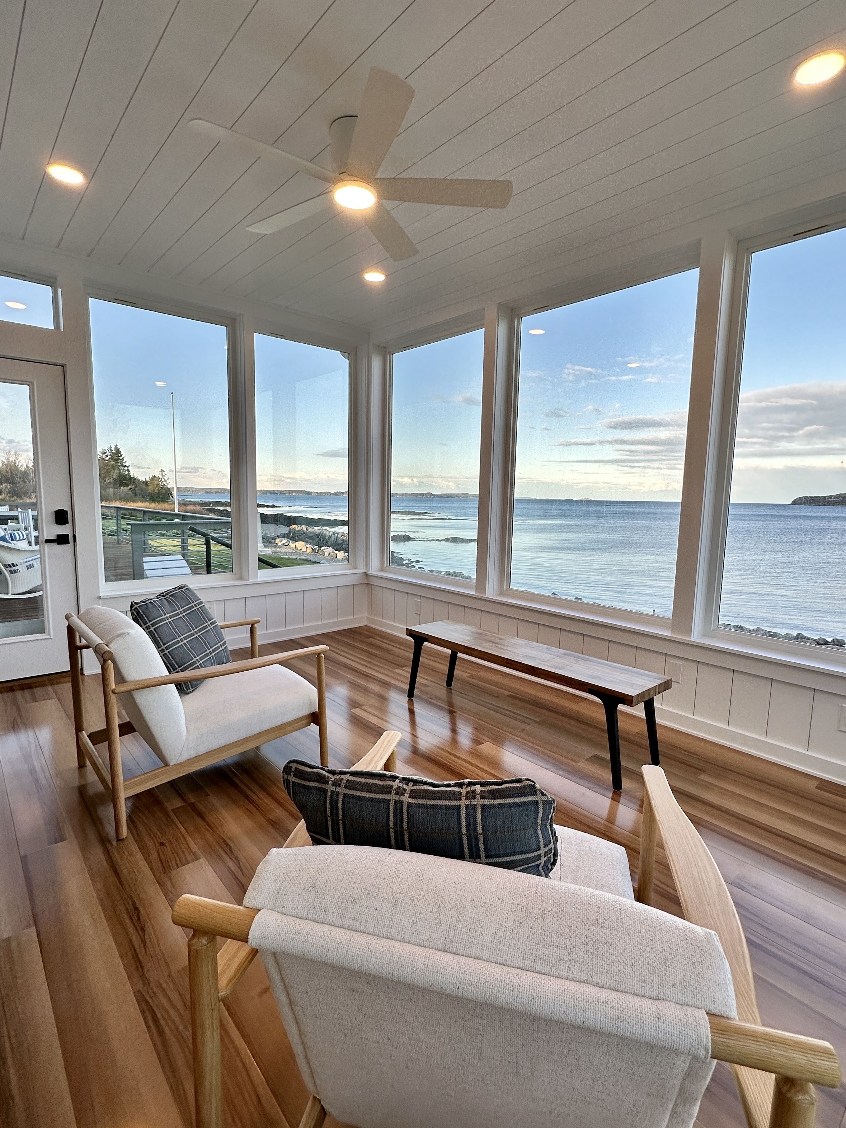 The sunroom (A/C, views, Fan)