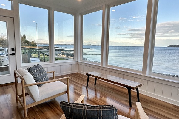 The sunroom (A/C, views, Fan)