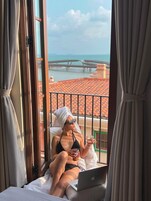 浪漫双人房, 1 张特大床, 无烟房, 浴缸 | 阳台景观