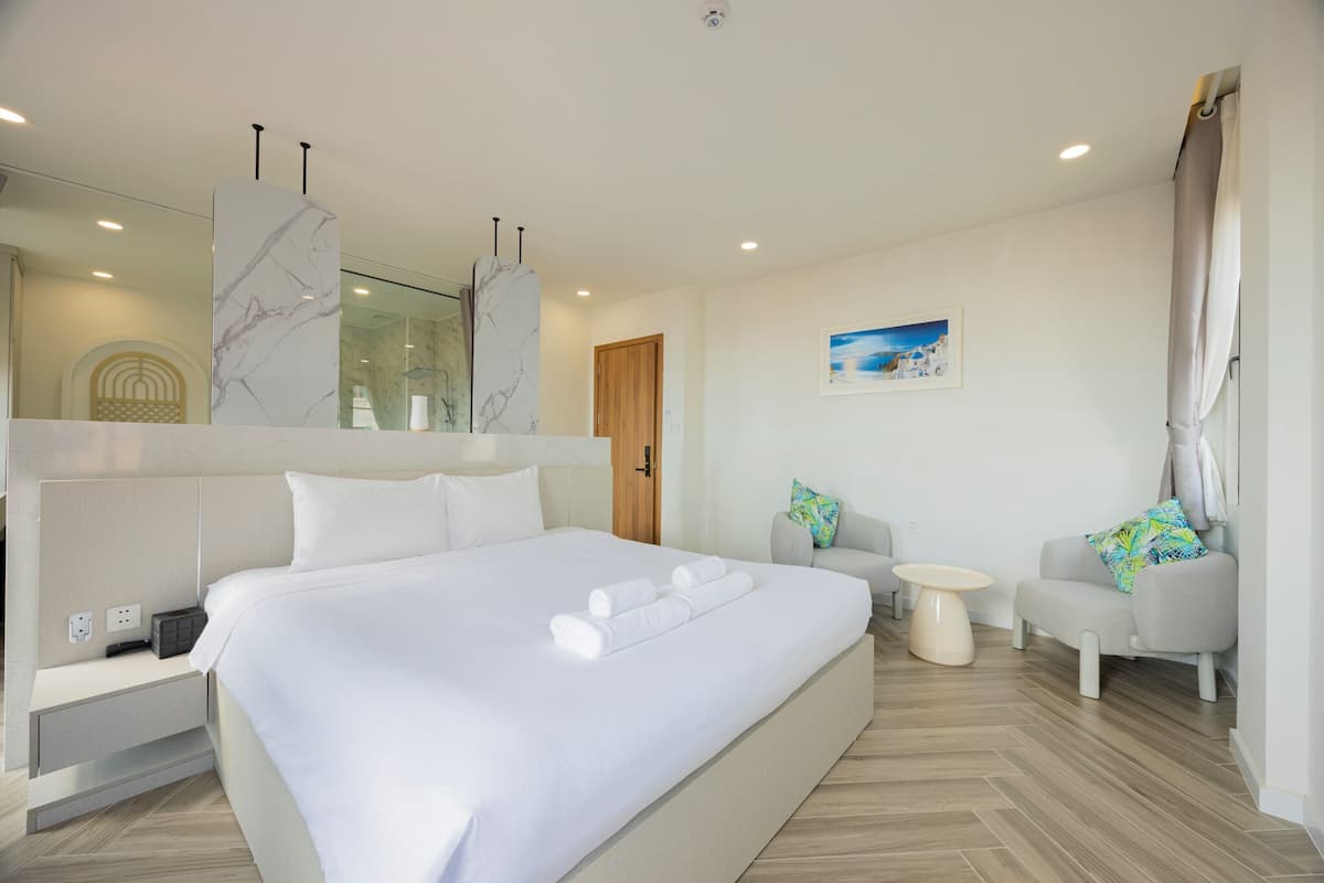 Deluxe Double Room, 1 King Bed, Beach View | Premium bedding, minibar, individually decorated, individually furnished