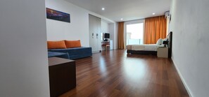 Deluxe Suite | Desk, laptop workspace, soundproofing, free WiFi - 3B Suites Boutique Hotel (Sarandë)