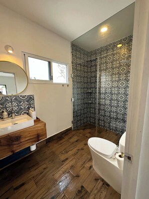 Shower, hair dryer, shampoo - King Royal Villa - 5 Rooms -Center Cozumel (San Miguel de Cozumel)