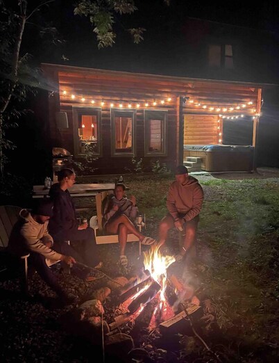 Log Cabin across from ski Wentworth, with outdoor fire pit and BBQ