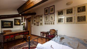 3 Schlafzimmer, Schreibtisch, schallisolierte Zimmer, Reisekinderbett