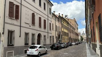 Parkplätze auf dem Gelände