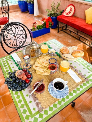Free daily local cuisine breakfast 