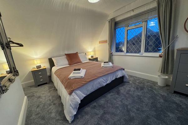 3 bedrooms, iron/ironing board, free WiFi, bed sheets