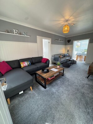 Televisor intel·ligent, llar de foc i reproductor de DVD 