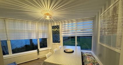 Ocean Cottage, Ferring - seaside cottage with it's own bar & EV charger