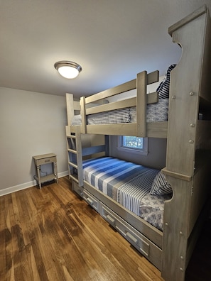 4 bedrooms, free WiFi, bed sheets
