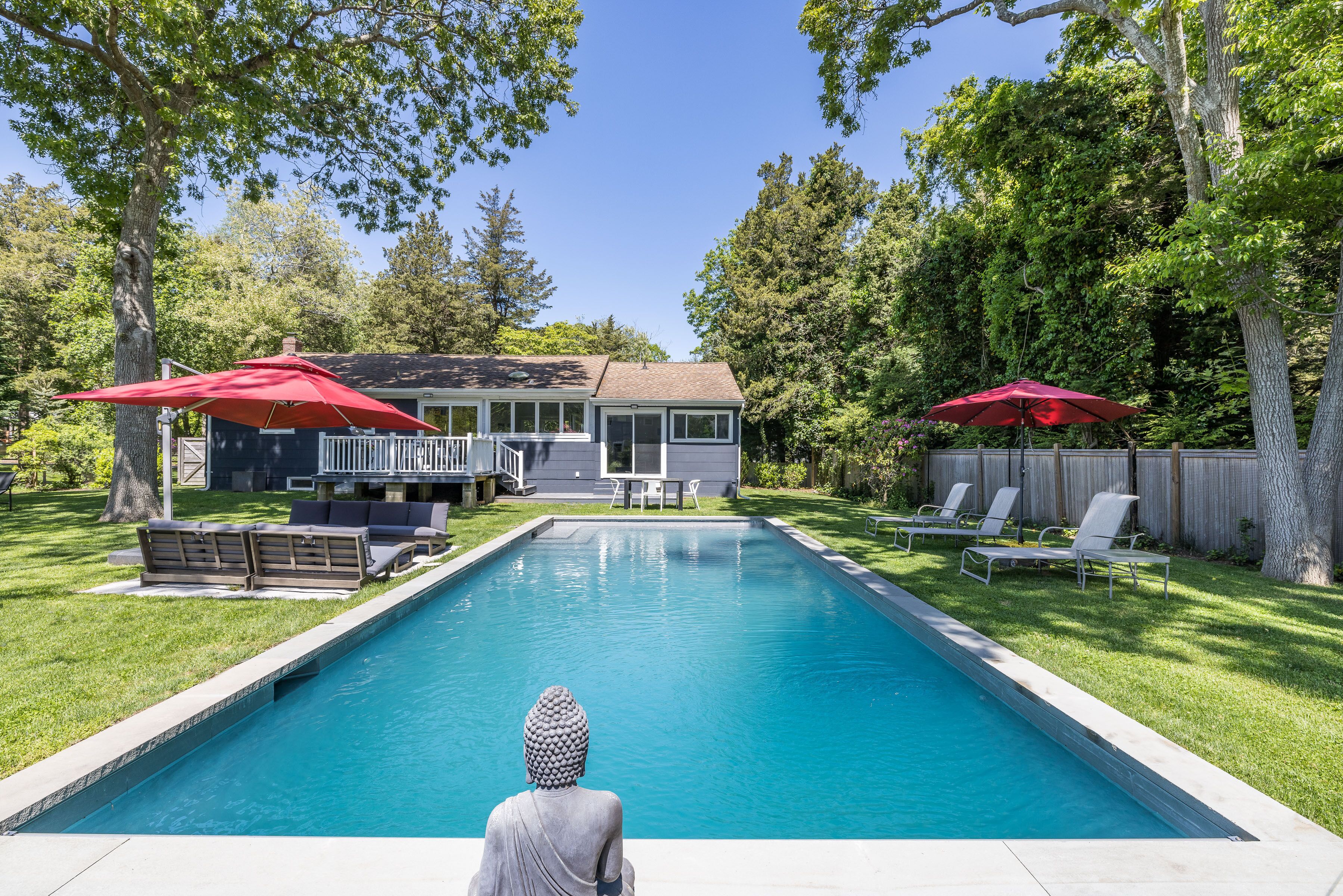 Beautiful home with gunite heated pool, walk to bay beach club!