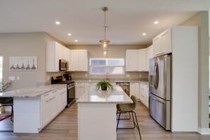 Fridge, microwave, stovetop, dishwasher - Spacious Minneapolis Vacation Rental w/ Game Room! (Minneapolis)