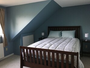 3 bedrooms, desk, iron/ironing board, free WiFi