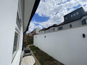 Studio, 1 Queen Bed | Property grounds - Immaculate 1-bed Studio in London (London)