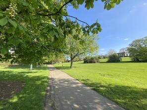 Studio, 1 Queen Bed | Property grounds - Immaculate 1-bed Studio in London (London)