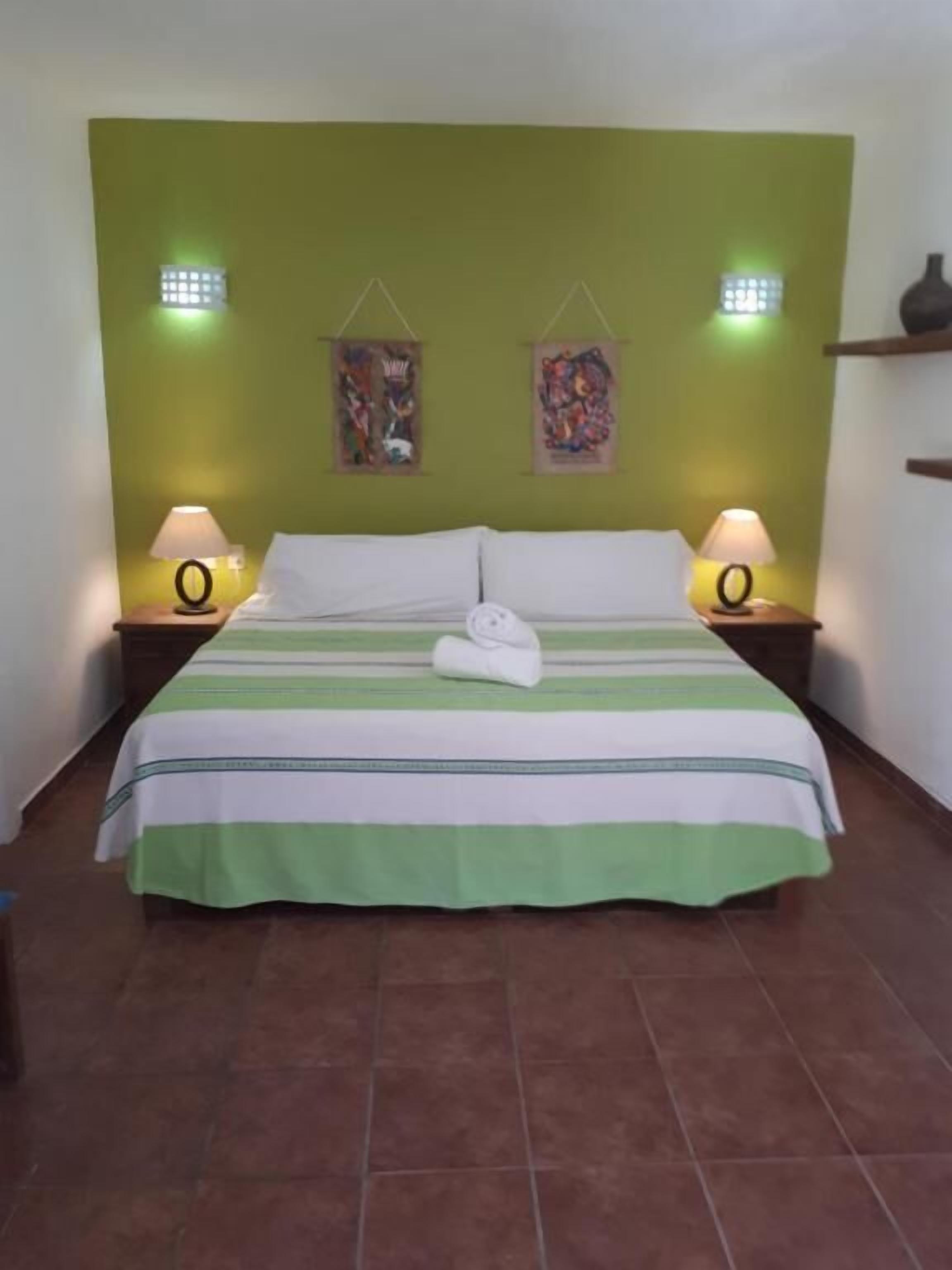 In-room safe, soundproofing, WiFi (free)