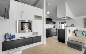 Smart TV y chimenea 