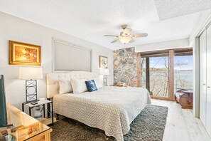 4 habitaciones, tabla de planchar con plancha y cuna de viaje 