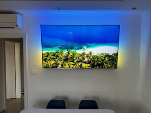 컴포트 아파트 | 거실 공간 | 평면 TV