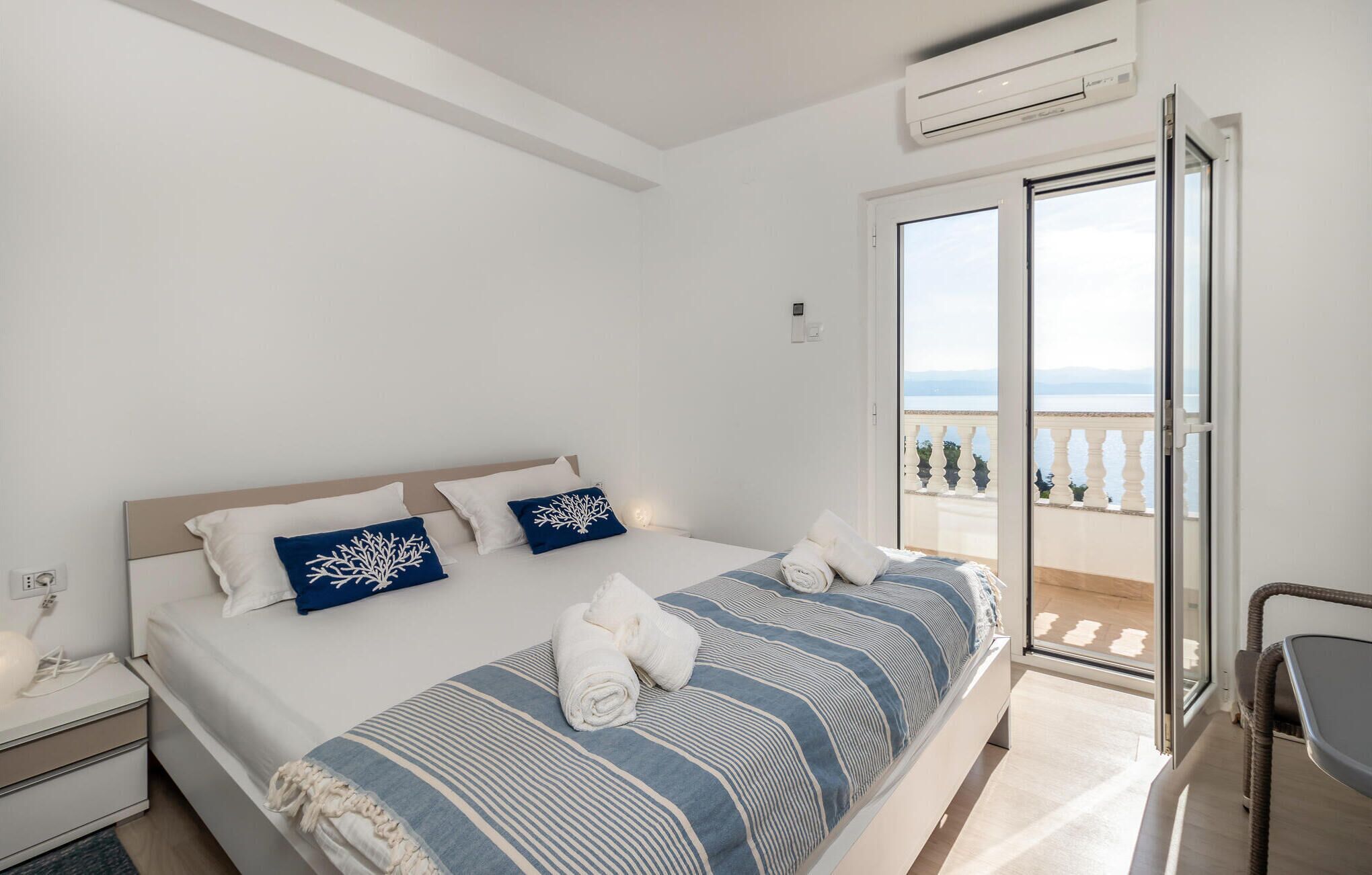 5 bedrooms, travel crib, free WiFi, bed sheets