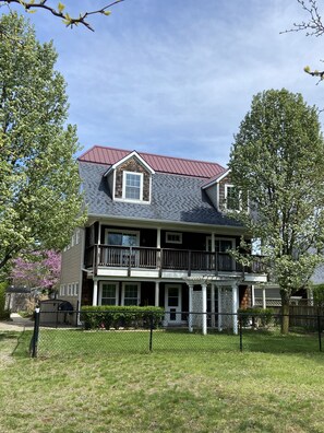 Exterior - Large Townhouse overlooking Bellaire 2 blocks away (Bellaire)