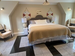 3 bedrooms, WiFi, bed sheets - Spacious Townhouse Retreat, Steps from everything. Bring the boat! Easy parking. (Bellaire)