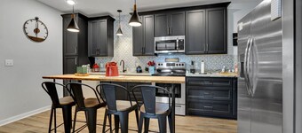 Comfy Cottage Walking Steps From Shopping/Dining/Taproom/Spa