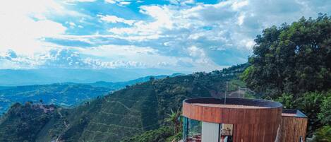Bungalow Deluxe, 1 très grand lit, terrasse, vue montagne