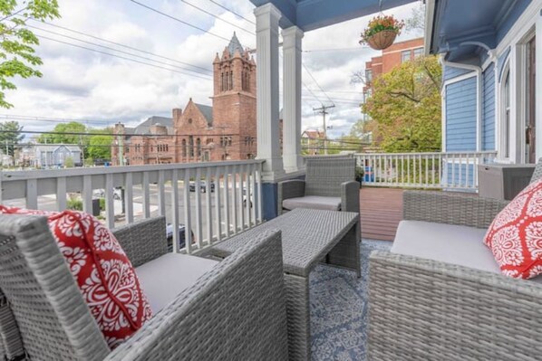 Property grounds - The Chapel Inn (New Haven)